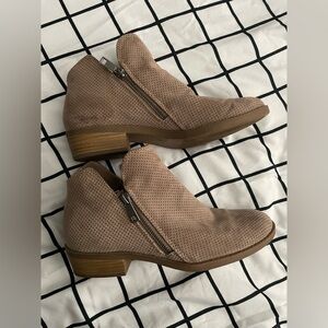 Universal Thread Tan Booties.